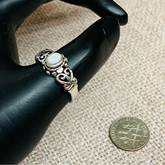 Sterling Silver Mother of Pearl Scrollwork Ring - Picture 1 of 3